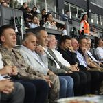 Protokol tribünü doldu!