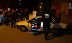 Sopayla öldüresiye dövüp kaçtılar