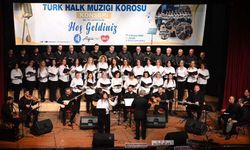 Türk Halk Müziği konserinde salon dolup taştı