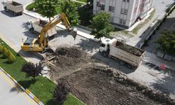Bişkek Caddesi asfaltı yenileniyor