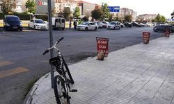 Otomobil ile bisiklet çarptı 1 yaralı