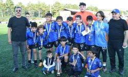 U12 Ligi’nin şampiyonu Vefa Gençlikspor oldu