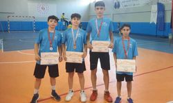 Badmintoncular finalde