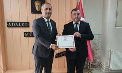 MHP İl Başkanı  Mehmet İhsan Çıplak  mazbatasını aldı