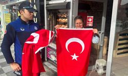 Sungurlu Belediyesi’nden  esnafa hediye Türk Bayrağı