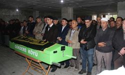 Amasya'daki otobüs kazasında hayatını kaybeden 2 öğrencinin cenazesi Çorum'da defnedildi