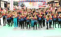 100. Yıl onuruna AHL Park’ta 100 çocukla cimnastik gösterisi