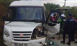 Sungurlu’da öğrenci  servisi kaza yaptı