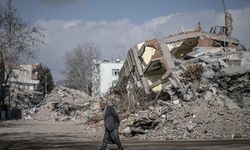 Depremde 72 kişinin hayatını kaybettiği İsias  Oteli'nde fazladan kat çıkıldığı belirlendi