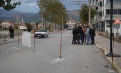 Mahkeme kararı ile trafiğe  kapanan yol yeniden açıldı