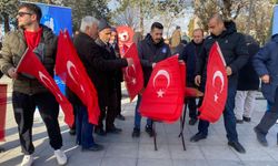 Belediye, vatandaşa Türk Bayrağı dağıttı