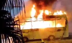 Servis otobüsü  alev alev yandı