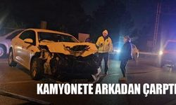 Kamyonete arkadan çarptı