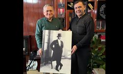 Abdullah Şenol’dan Atatürk posteri armağanı