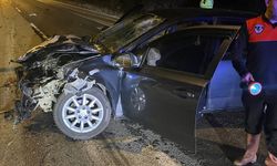 Otomobil TIR’a çarptı: 1’i ağır 2 yaralı