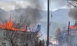 Çorum’da köyde yangın: 6 ev yandı – Tıkla izle