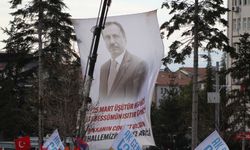 Muhsin Yazıcıoğlu için dev pankart