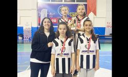 Cumhuriyet'in yıldız kızları badmintonda şampiyon