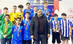 Yıldız badmintonda şampiyonluk kupası Osmancık Atatürk'ün