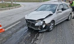 Hafif ticari araç ve otomobil çarpıştı: 5 yaralı
