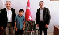 Türkiye birincisi olan üç  öğrenciye anlamlı hediye