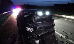 Otomobil kırmızı ışıkta bekleyen  araca arkadan çarptı: 4 yaralı