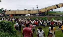Tren kazası: 8 ölü, 60 yaralı