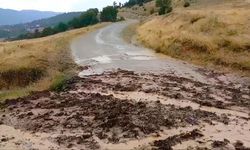 Osmancık'ta sel suları köy yollarına zarar verdi