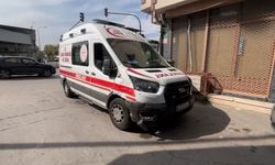 Hasta taşıyan ambulans ile  otomobil kafa kafaya çarpıştı