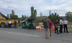 Devrilen traktörün sürücüsü öldü, 1 kişi yaralandı