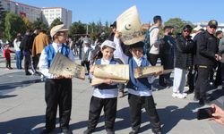 'Yazıyor, yazıyor... Cumhuriyet'in ilanını yazıyor'