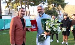 Taşdemir plaket ve çiçekle uğurlandı