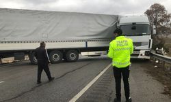 Tır makas attı Samsun yolu kapandı