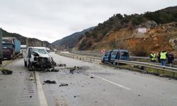 Çorum'da 4 aracın karıştığı trafik kazasında 2 kişi öldü, 5 kişi yaralandı