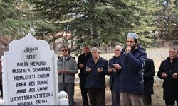 Çorumlu şehit polis Mustafa Demirbaş kabri başında anıldı