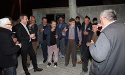 Teravih çıkışı çay sohbeti