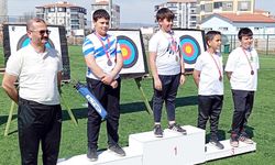 Okullarda oklar fırlatıldı