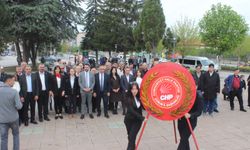 CHP’den Ata’ya saygı çelengi