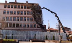Çorum'daki o bina da yıkılıyor