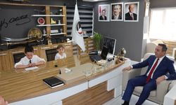 Başkan Dere koltuğunu  Azra ve Emre’ye bıraktı