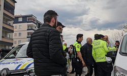 Kavgayı ayırmaya çalışan polis yaralandı