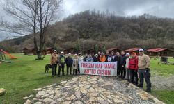 Hem doğa yürüyüşü yaptılar hem çevreyi temizlediler