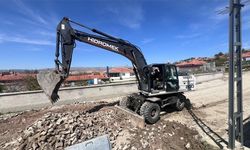 Sungurlu’da yol yapım ve  onarım çalışmaları sürüyor