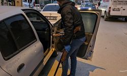 Uygulamalarda silah, mermi ve sentetik ecza elde edildi
