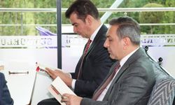 Protokol ile öğrenciler birlikte kitap okudu