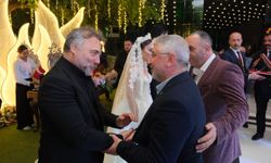 Oktay Kaynarca yeğeninin  düğünü için Çorum'a geldi