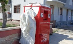 Kızılay’ın kıyafet bağış  kutusuna gelinlik bırakıldı