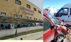 Tarım işçilerini taşıyan minibüs kaza yaptı: 10 yaralı