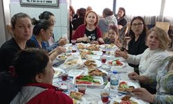 Üçköylülerden annelere kutlama