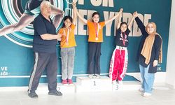 Laçin’de minik öğrenciler bilek güreşinde kapıştı